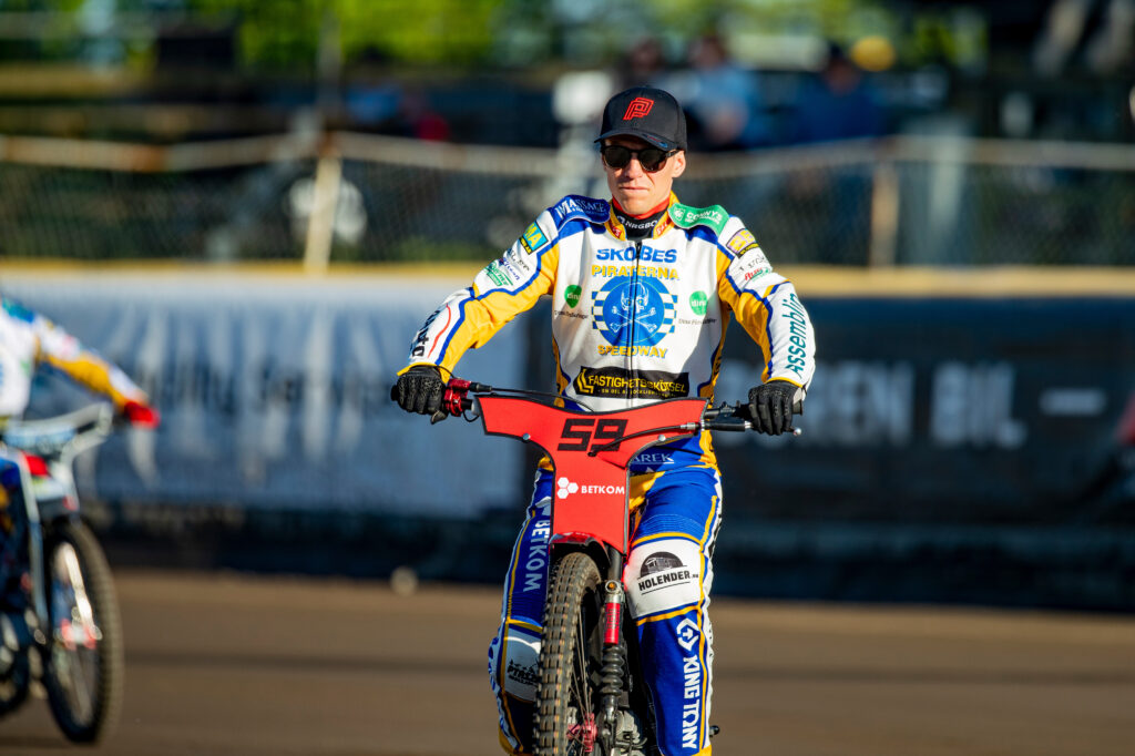 Motala, SVERIGE - 20 maj 2025 : Piraternas Przemyslaw Pawlicki under speedwaymatchen i Bauhausligan mellan Piraterna och Lejonen på Skrotanders Arena den 20 maj 2025 i Motala ( Foto: Emil Särnehed / SarnehedPhoto )  Nyckelord Keywords: Speedway, Bauhausligan, Piraterna, Lejonen, ESS, Elitserien, Elitspeedway, ***Betalbild***